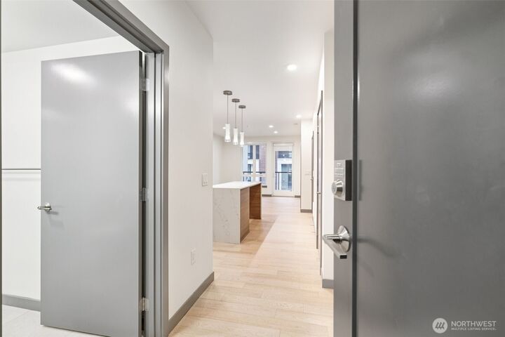 Property Photo:  11903 NE 128th St 320  WA 98034 