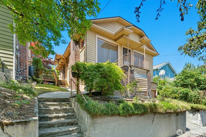 Property Photo: 6505 Dayton Avenue N WA 98103