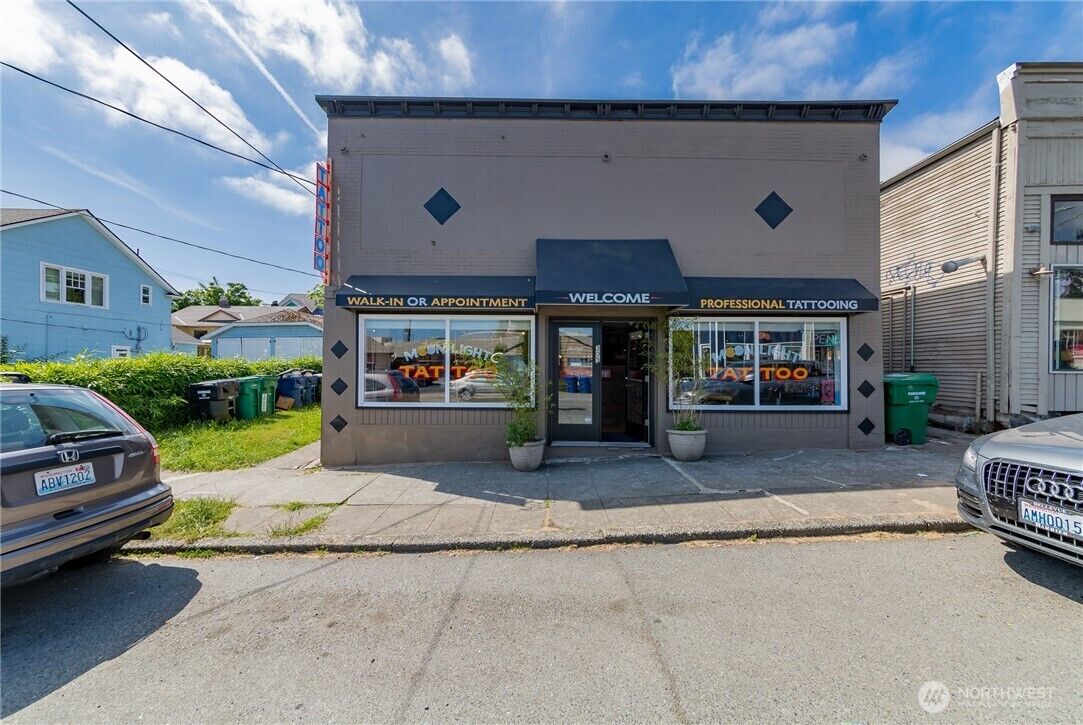 Property Photo:  305 NE 65th Street  WA 98115 