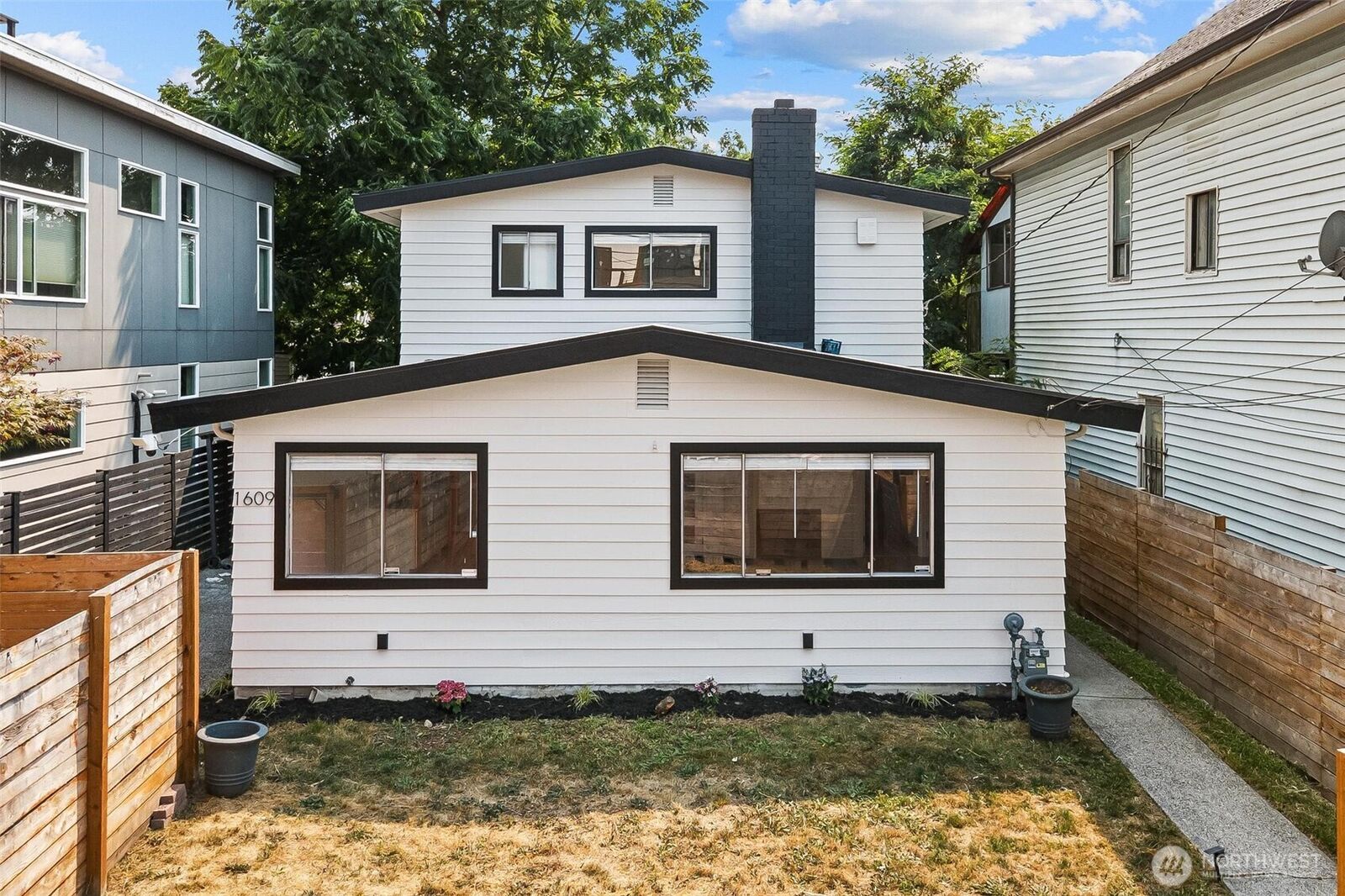 Property Photo:  1609 E Alder Street  WA 98122 