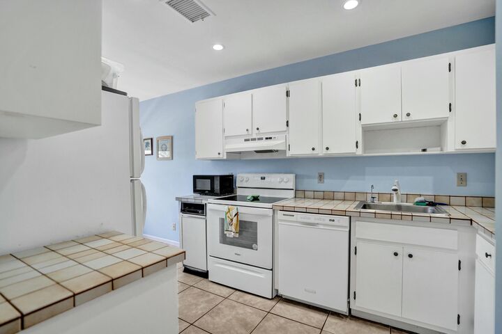 Property Photo: 19 Stratford Drive E Unit F FL 33436