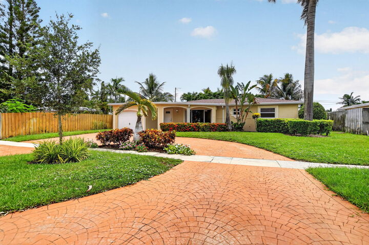 Property Photo:  2250 NE 4th Court  FL 33431 
