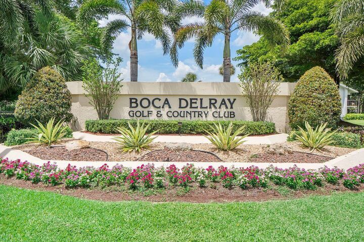 Property Photo: 5055 Oak Hill Lane 213 FL 33484