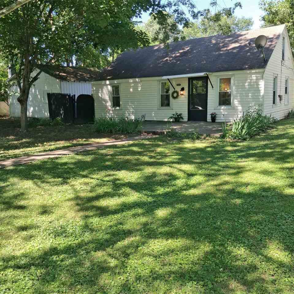 Property Photo:  1624 Oakland Avenue  IN 47374 