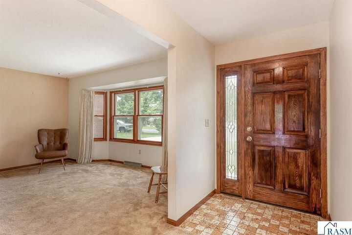 Property Photo:  1833 Crestview Drive  MN 56073 