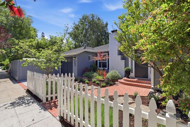 Property Photo:  699 Oregon Avenue  CA 94301 