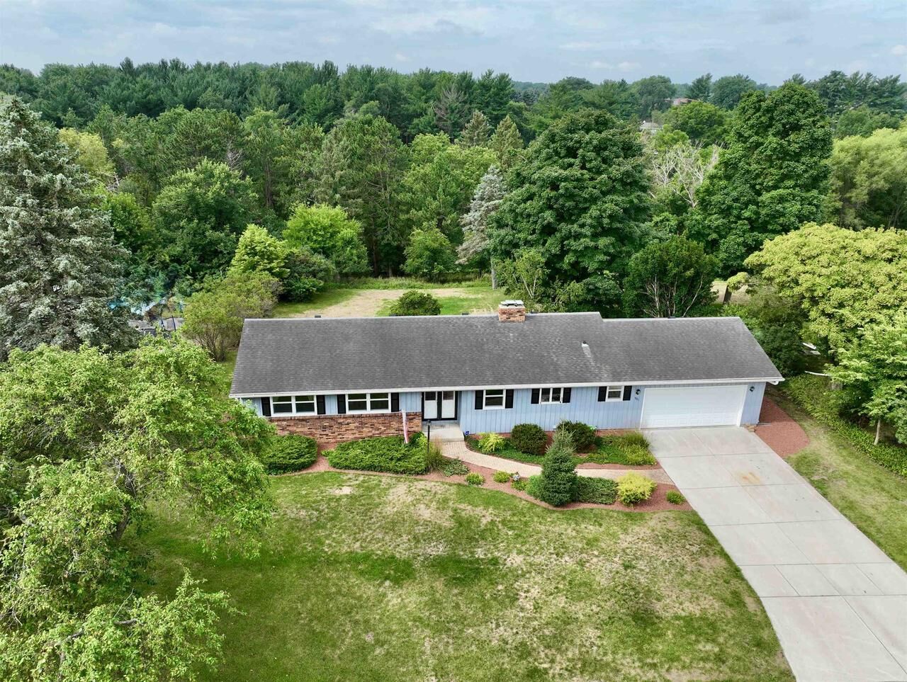 Property Photo: 921 Park Ridge Road WI 53546