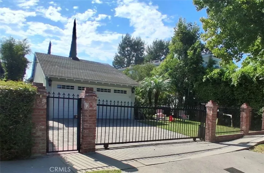 Property Photo: 4419 Calhoun CA 91423