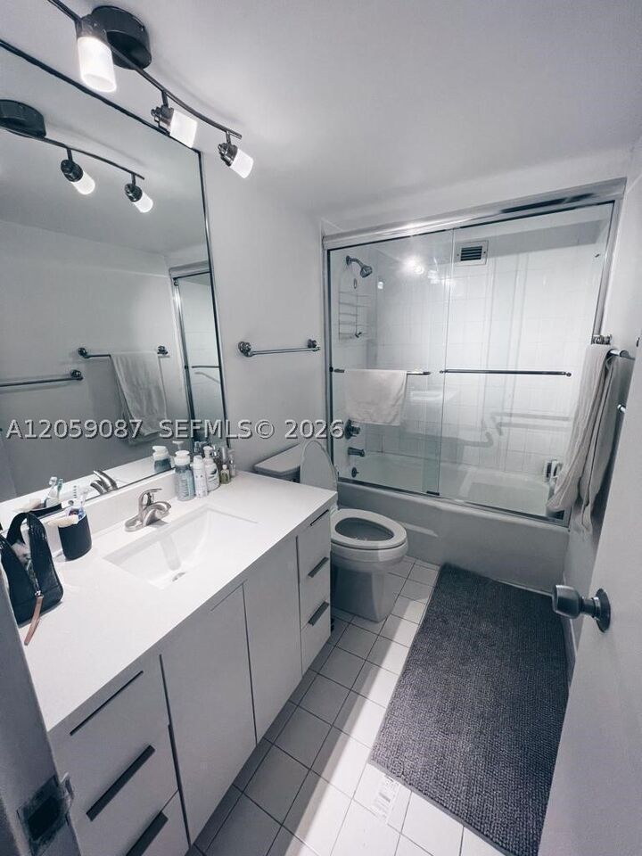 Property Photo:  5161 Collins Ave 1510  FL 33140 