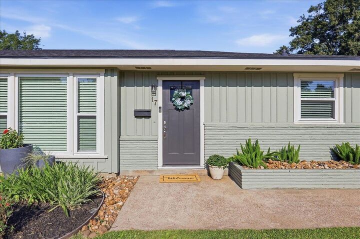 Property Photo:  17 Knotty Pine Ln  TX 77630 