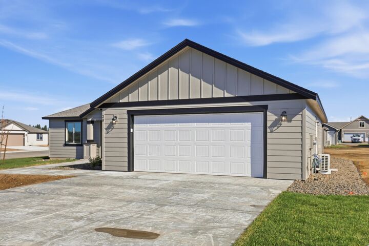 Property Photo:  28 W 12th St  WA 99006 