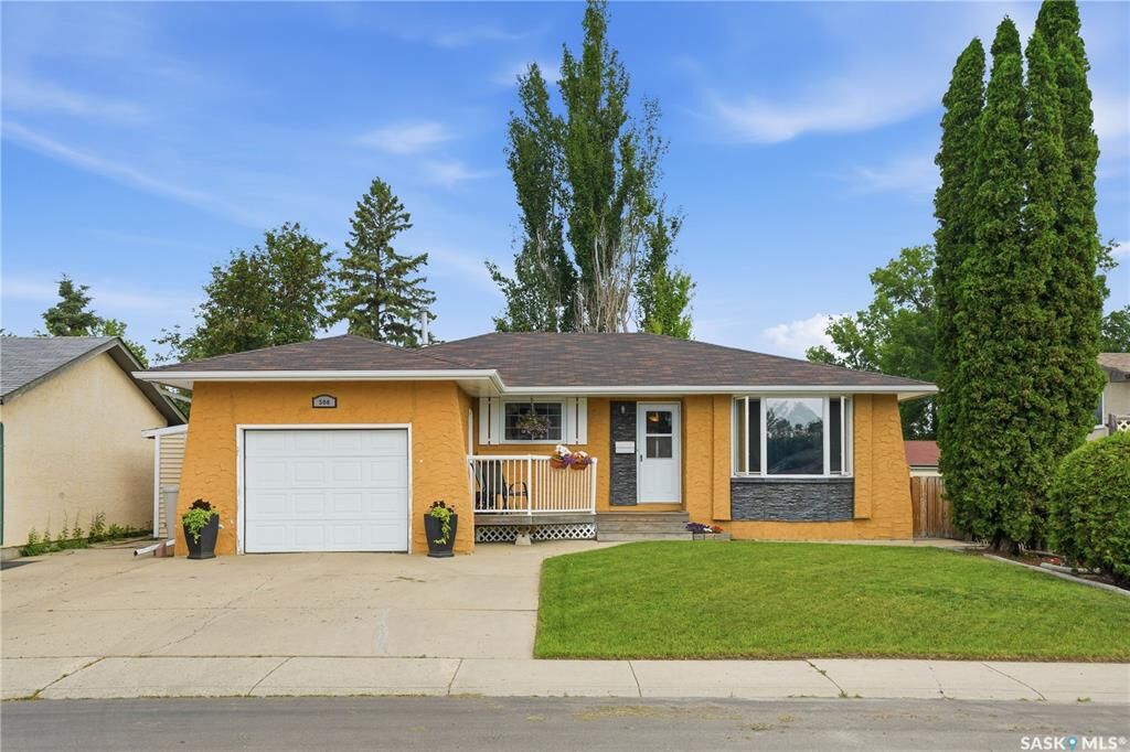 Property Photo: 506 Fisher Crescent SK S7L 5E5