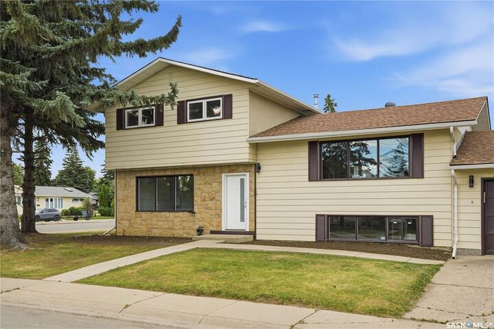 Property Photo: 702 McKercher Drive SK S7H 3W7