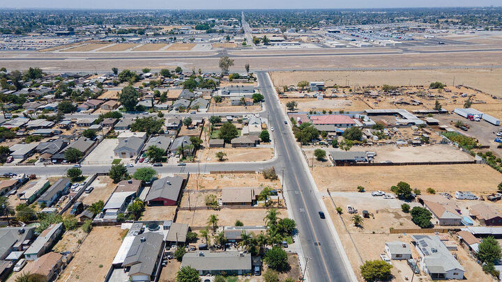 Property Photo:  1211 E Planz Road  CA 93307 