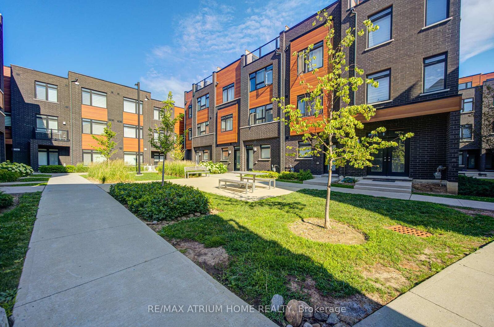 Property Photo: 370 Red Maple Road 83 ON L4C 5T4