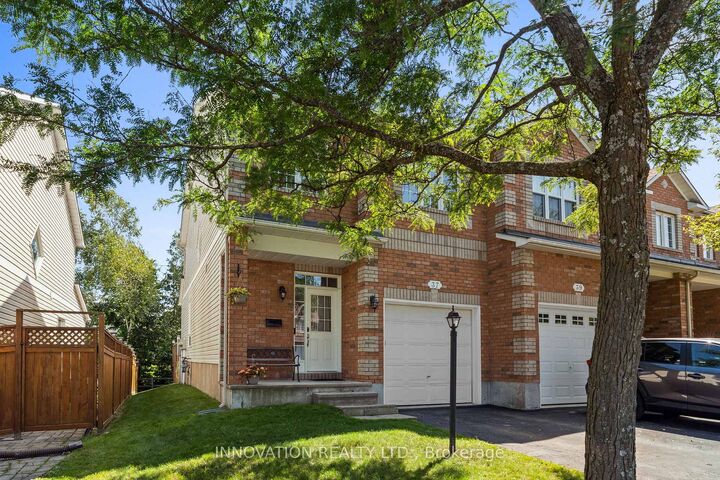 Property Photo: 37 Chantilly Gate ON K2S 2B1