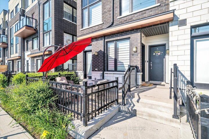 Photo de la propriété:  1555 Kingston Road Pickering On Road 207  ON L1V 0E9 