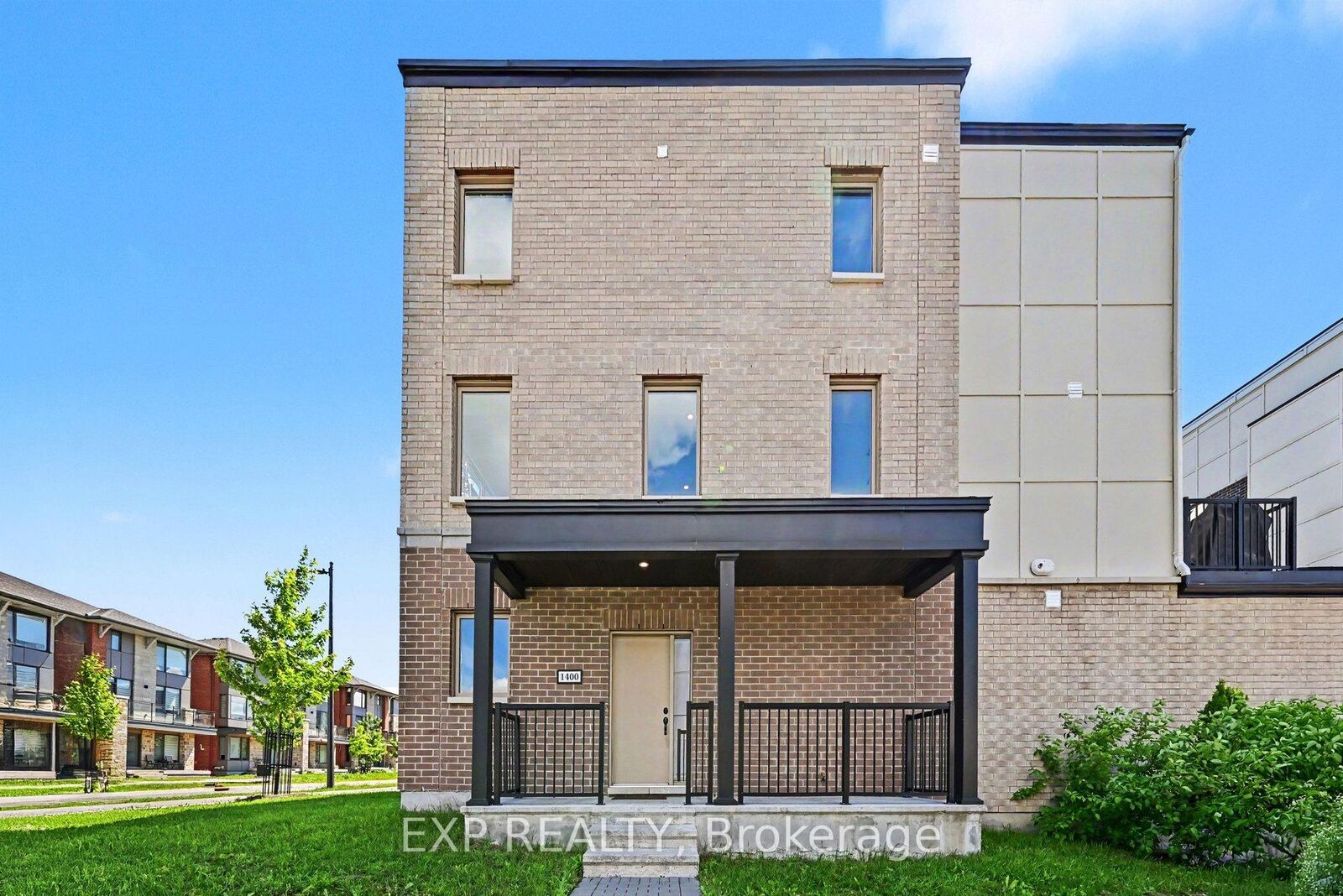 Property Photo: 1400 Hemlock Road ON K1K 5A8