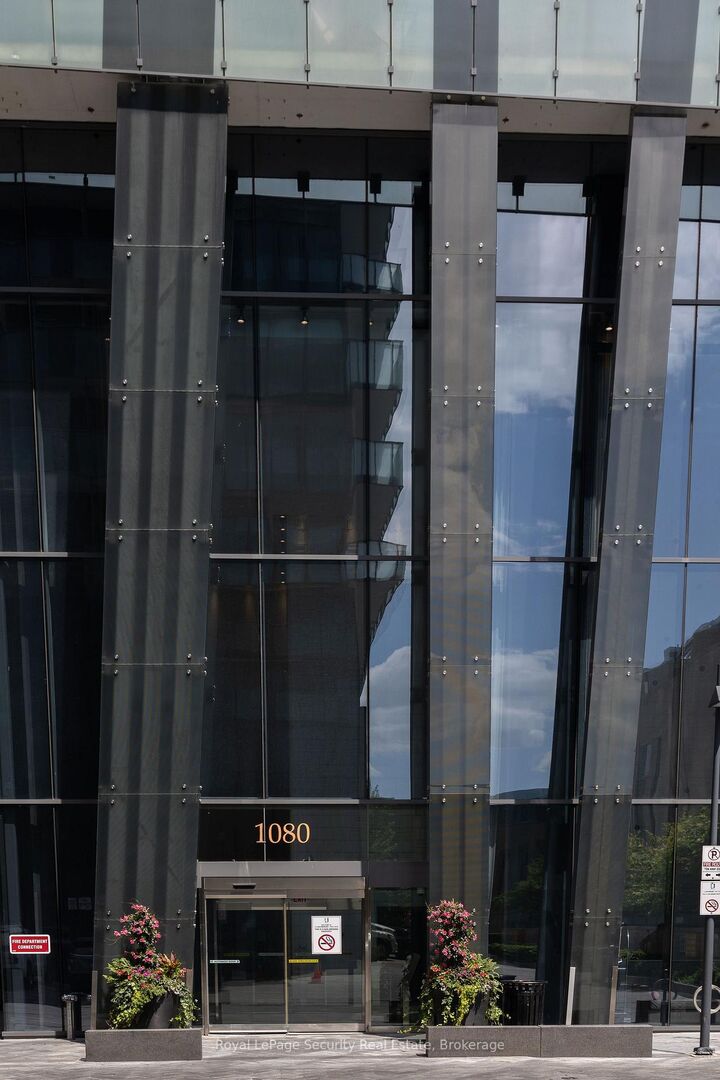 Property Photo: 1080 Bay Street 5301 ON M5S 0A6