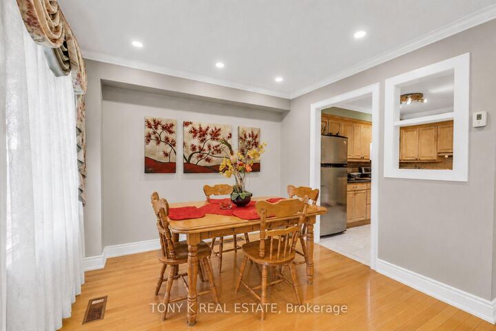 Property Photo: 2035 Asta Drive 21 ON L5A 3Y2