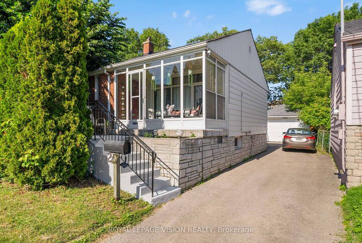 Property Photo: 27 Eastville Avenue ON M1M 2N6