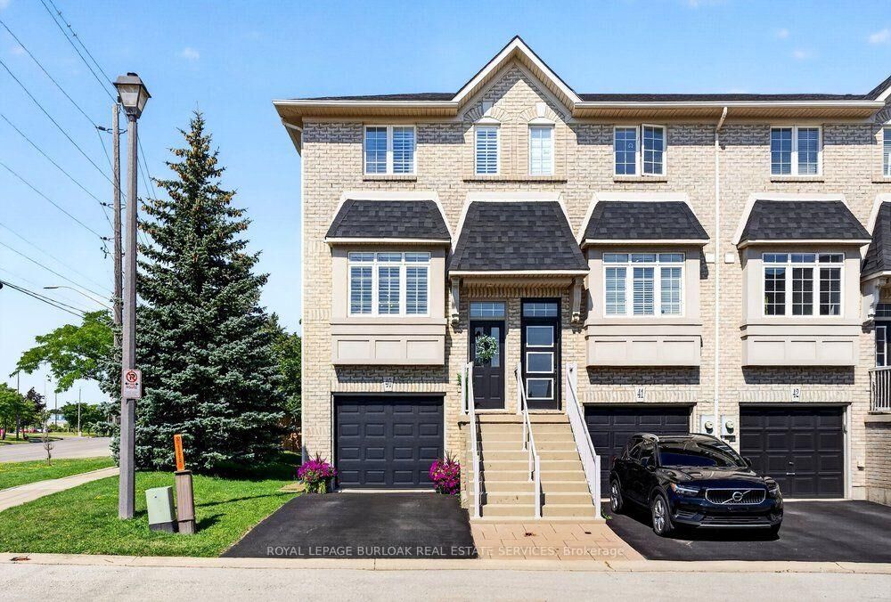 Photo de la propriété: 5080 Fairview Street 40 ON L7L 7G1