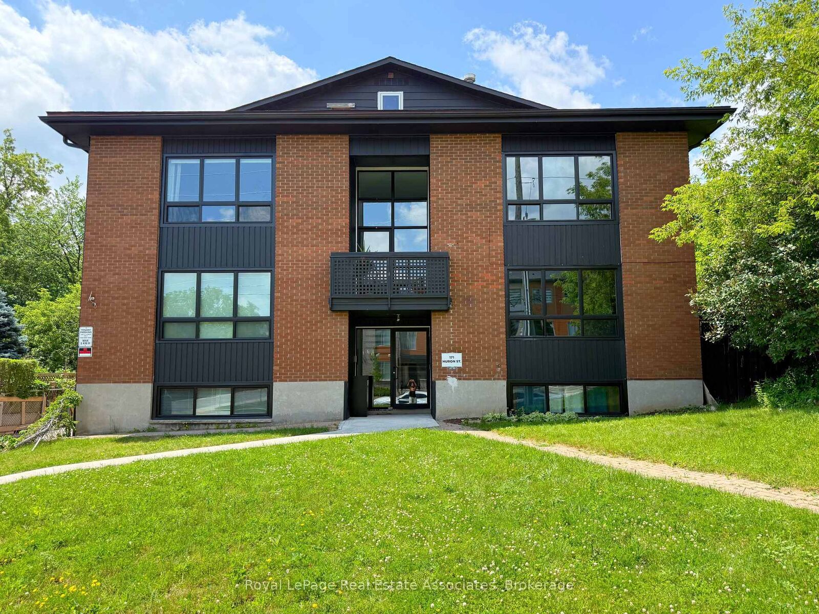 Property Photo:  171 Huron Street 2  ON N1E 5L9 