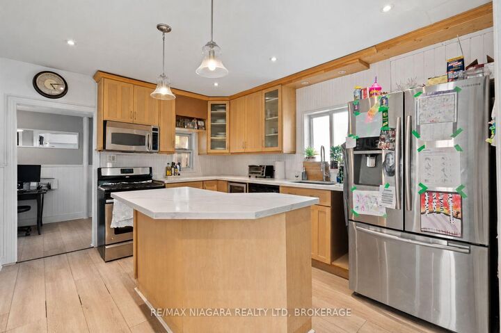 Property Photo: 85 Main Street W ON L3K 3V1