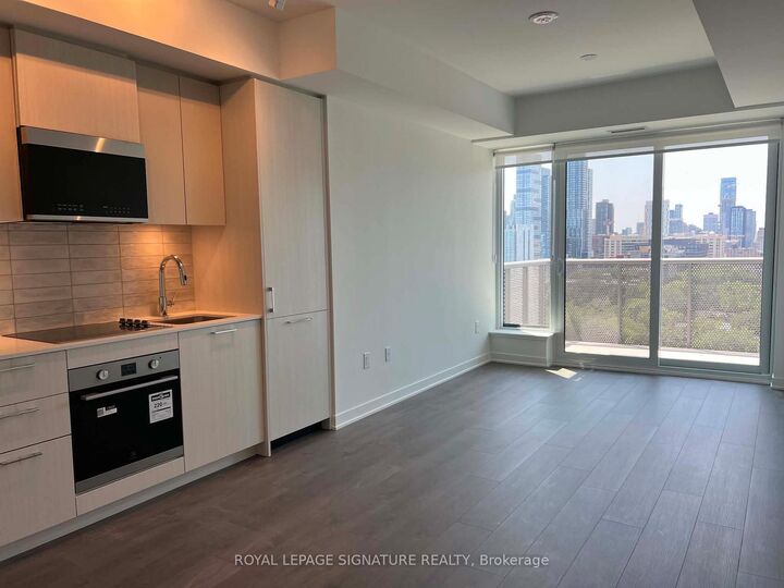 Property Photo: 10 Oak Street 1407 ON M5A 0Z1