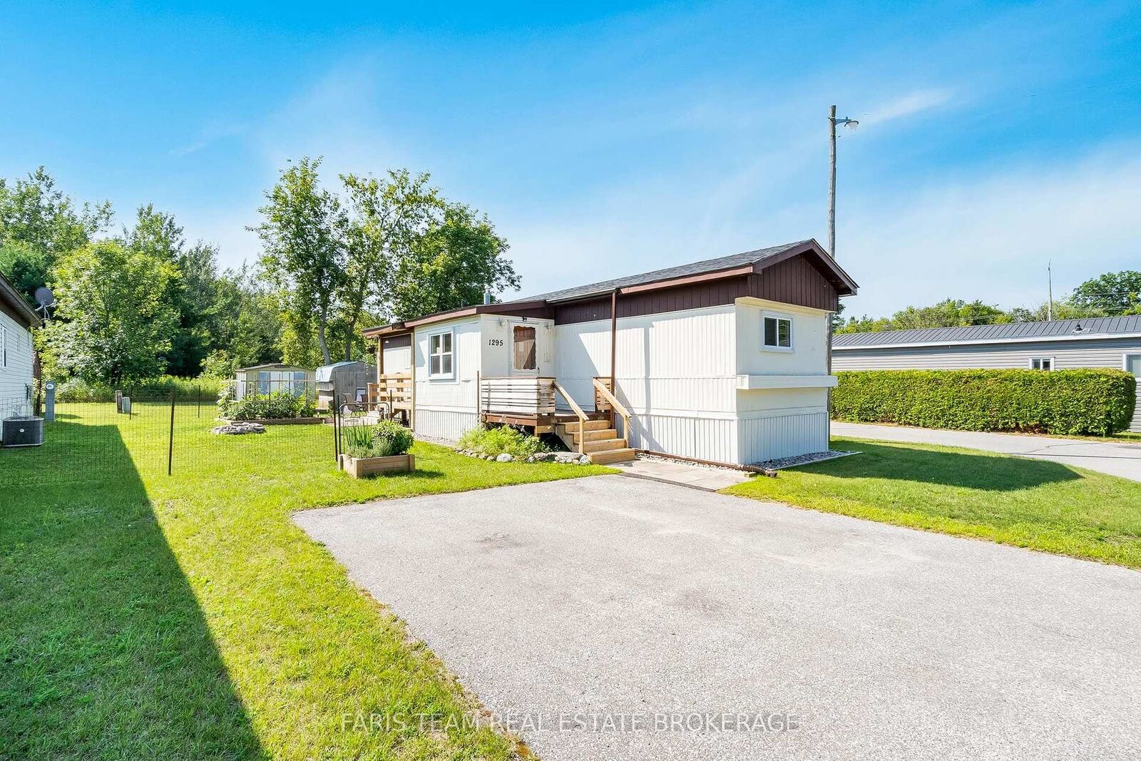 Property Photo: 1295 Hilltop Road ON L3V 0V1