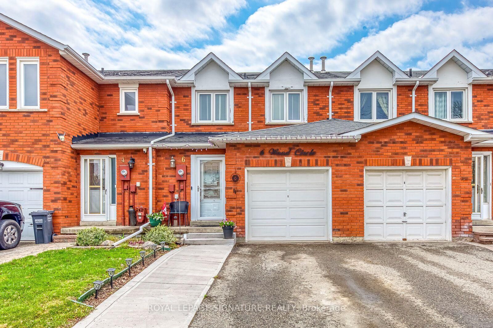 Property Photo: 6 Wood Circle ON L7E 1R4