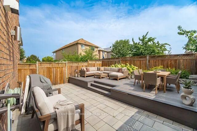 Property Photo: 689 Macbeth Heights ON L5W 1E5