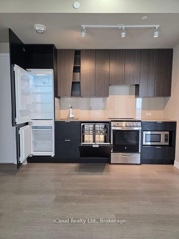 Property Photo: 3883 Quartz Road 3601 ON L5B 0M4