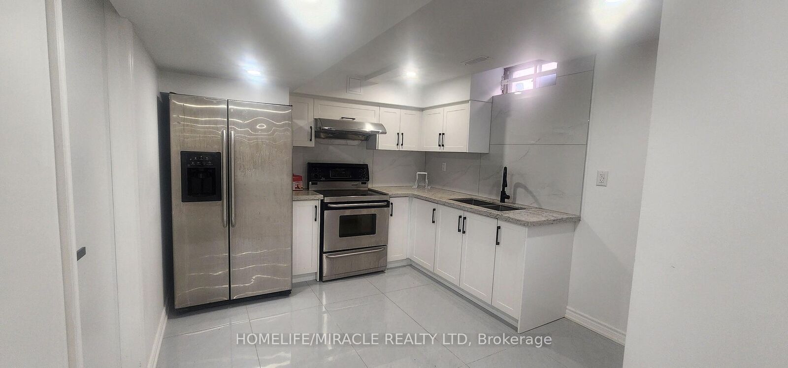 Property Photo:  1574 Highbrook Avenue  ON L5M 4W1 
