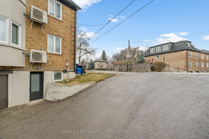 Photo de la propriété: 1340 Avenue Road B ON M5N 2H2