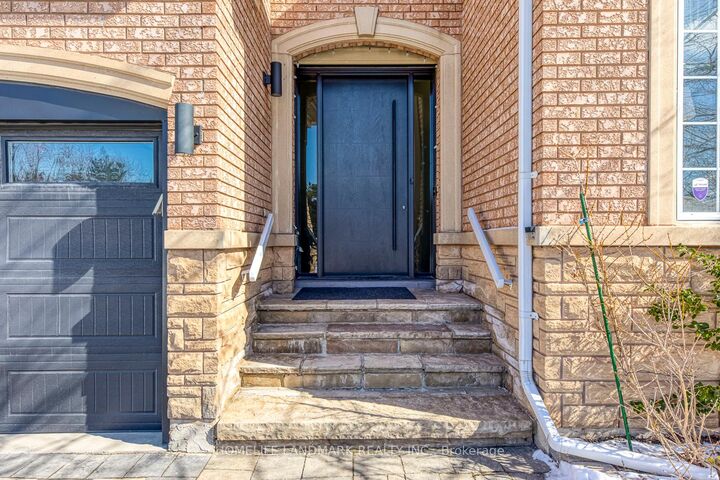 Property Photo: 1516 Pinery Crescent ON L6H 7J9
