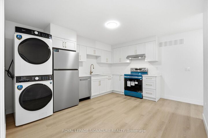 Property Photo:  53 Bishop Avenue 2  ON M2M 1Z4 