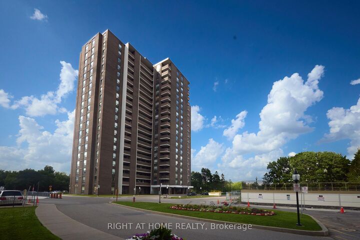 Property Photo:  1535 Lakeshore Road E 808  ON L5E 3E2 