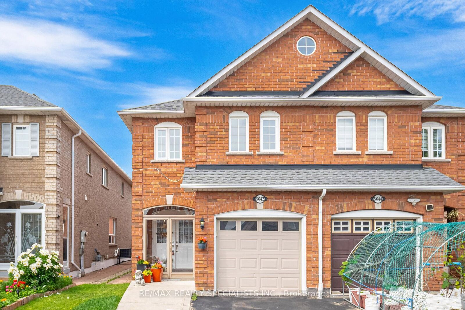 Photo de la propriété: 5642 Armando Avenue ON L5V 3A8