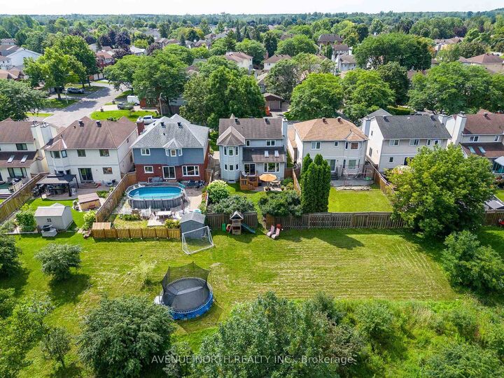 Property Photo: 37 Cellini Court ON K1G 5K3