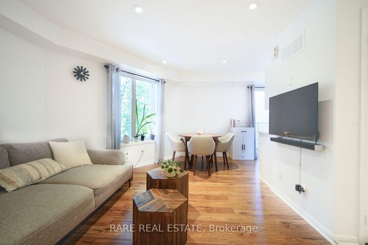Photo de la propriété: 50 Joe Shuster Way 220 ON M6K 1Y8