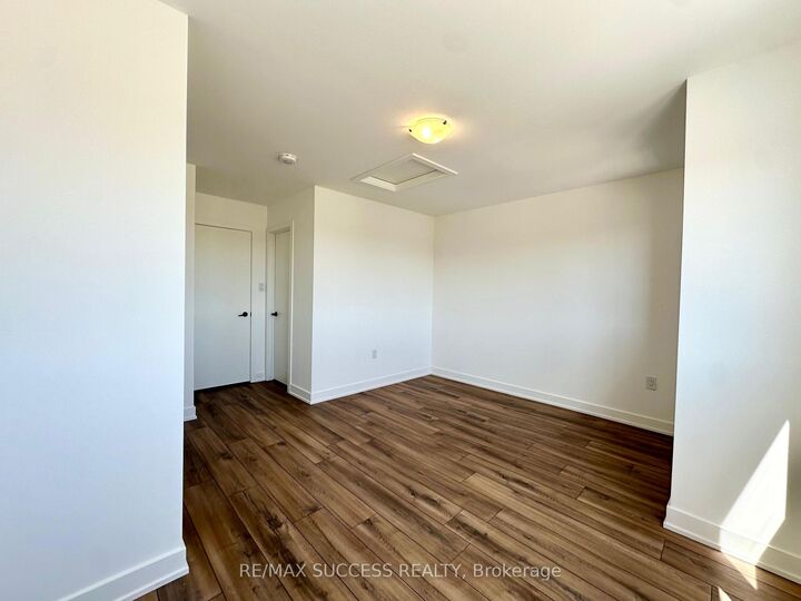 Property Photo: 49 Flan Boulevard ON L9J 0E1