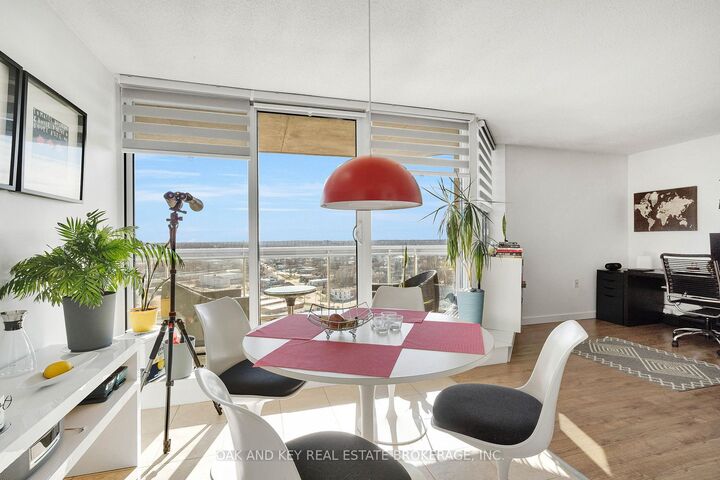 Property Photo: 323 Colborne Street 1805 ON N6B 3N8