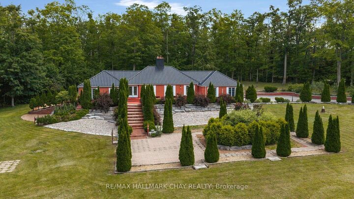 24 Woodland Crescent — photo 1
