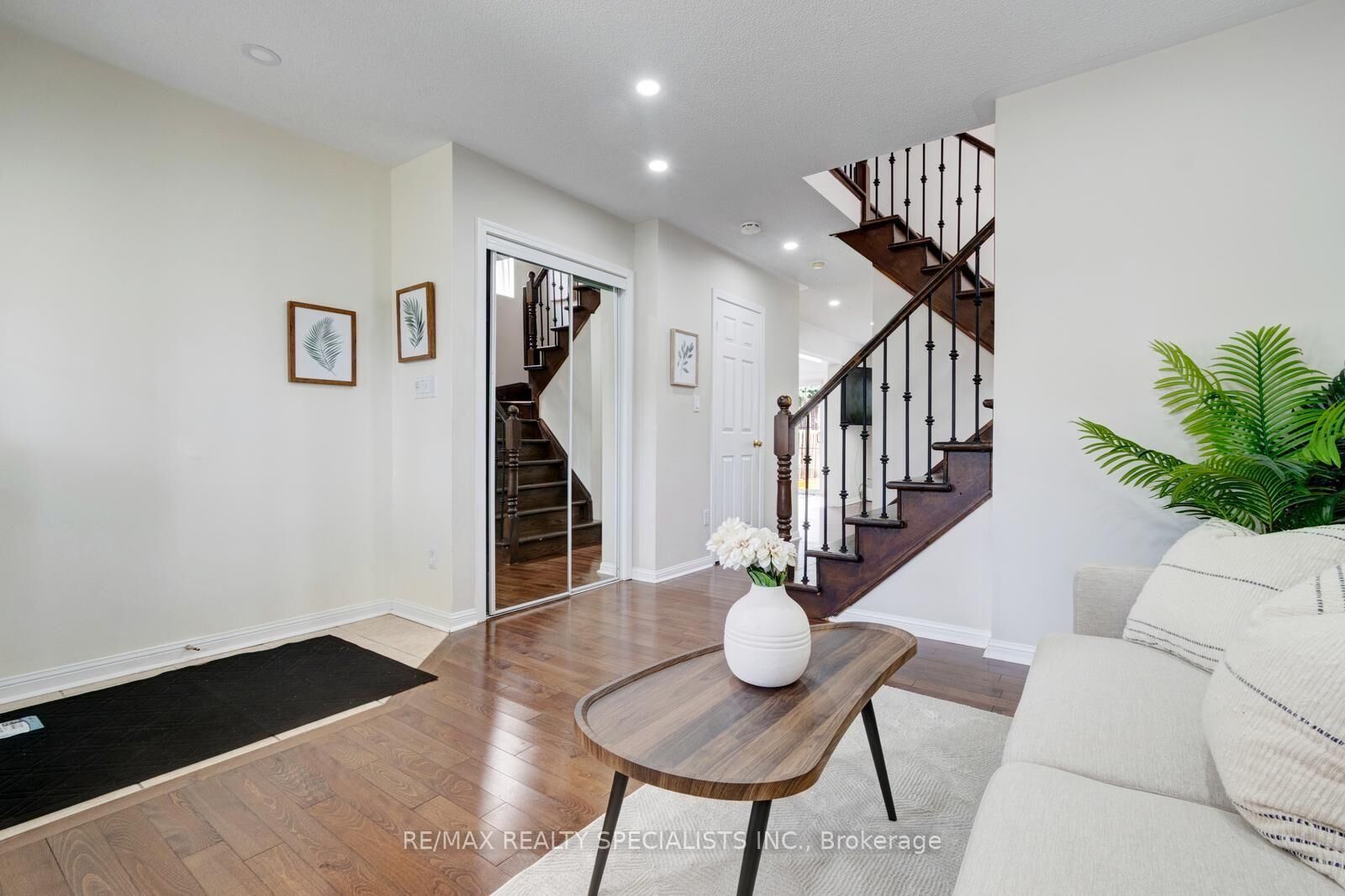 Property Photo: 38 Sweetwood Circle ON L7A 2X7