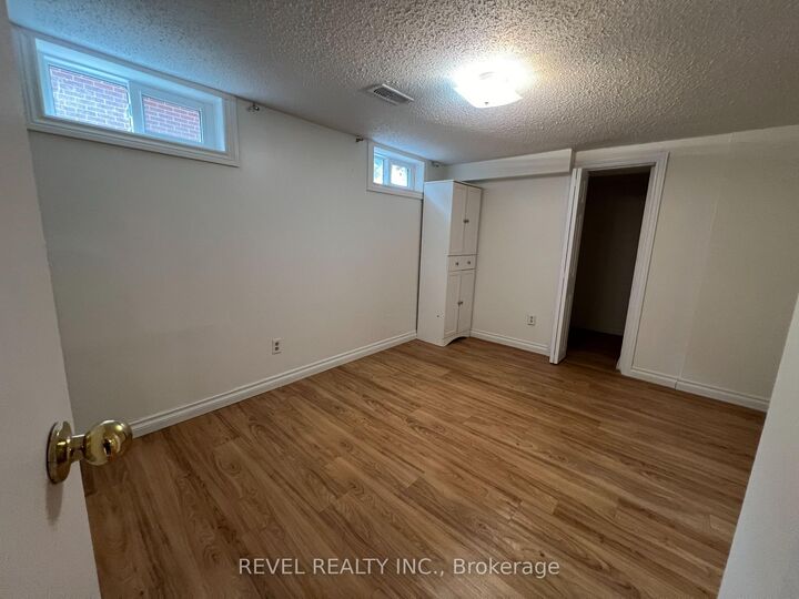 Property Photo: 9 Collingwood Street Lower ON N1E 3R2