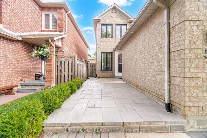 Property Photo: 53 Cedarwood Crescent ON L6X 4J9
