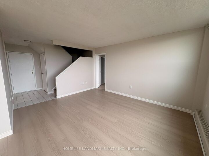 Photo de la propriété: 1050 Stainton Drive 327 ON L5C 2T7