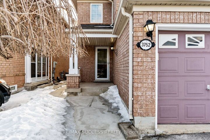 Property Photo: 3752 Milkwood Crescent ON L5N 8H3