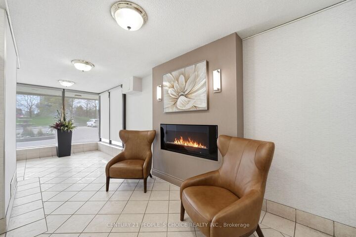Property Photo:  18 Knightsbridge Road 2109  ON L6T 3X5 